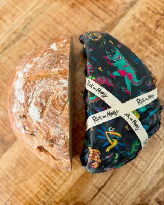 Půlka chleba sem, půlka chleba tam.. věděli jste, že ve voskovaném pytlíku můžete potraviny také zamrazit? ❄️❄️🍞🥖🥕🌿🧄🍓...