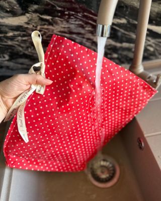 Věděli jste, že voskované pytlíky jsou omyvatelné? S použitím běžného mycího prostředku a vlažné vody Vám vydrží krásné a...